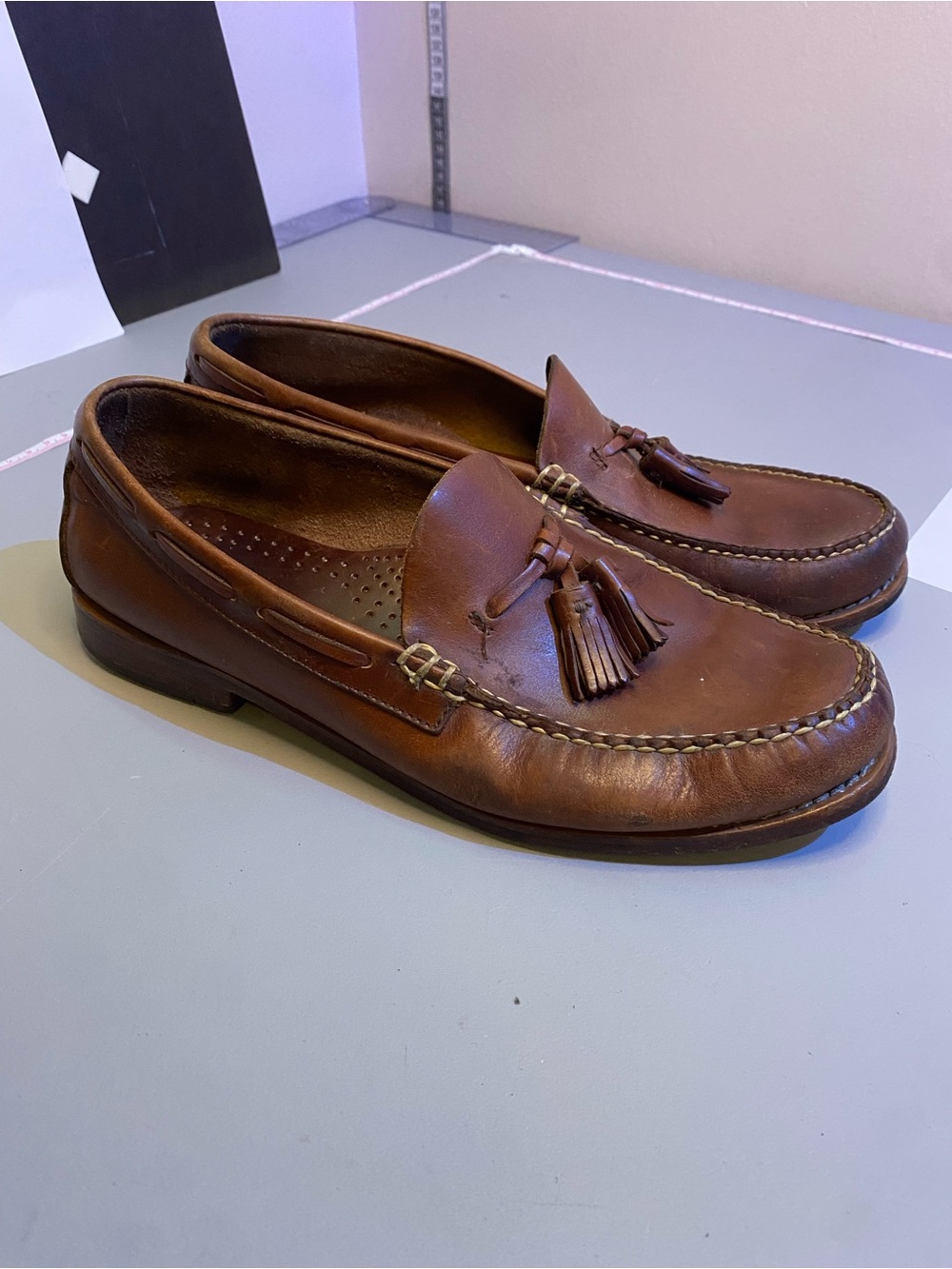 G.H. Bass & Co. tasseled men’s loafers Medium brown leather Vintage Rare